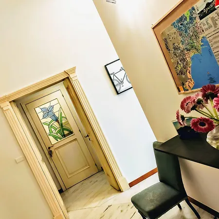 Bed & Breakfast La Casa Del Sole A Mergellina Napels